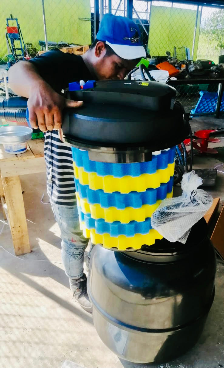 Bomba Sumergible para Recirculación con Filtros de Luz LED Modelo CPF5000